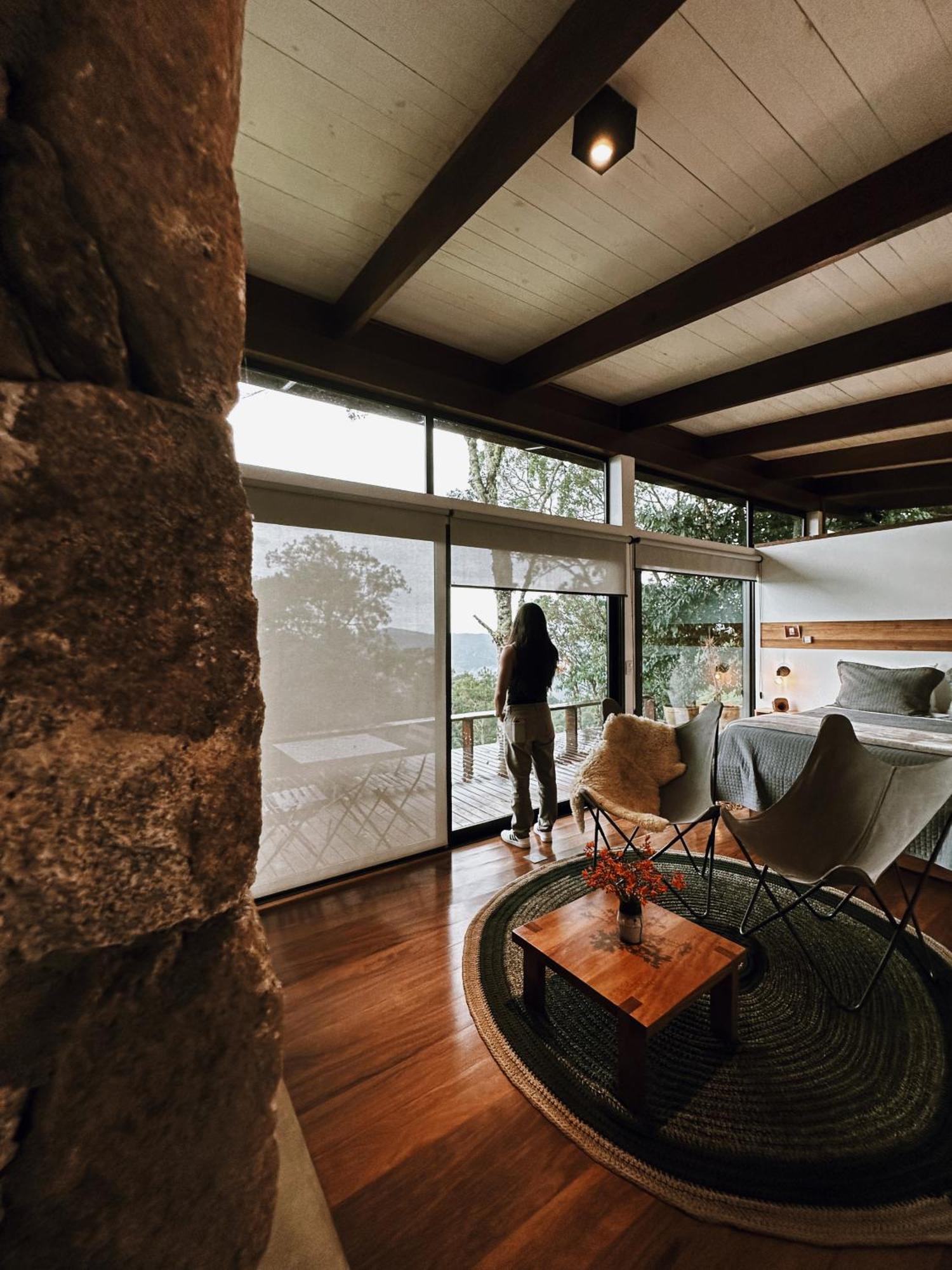 Futucatuia Brisa • Arquitetura única nas montanhas Gonçalves Quarto foto